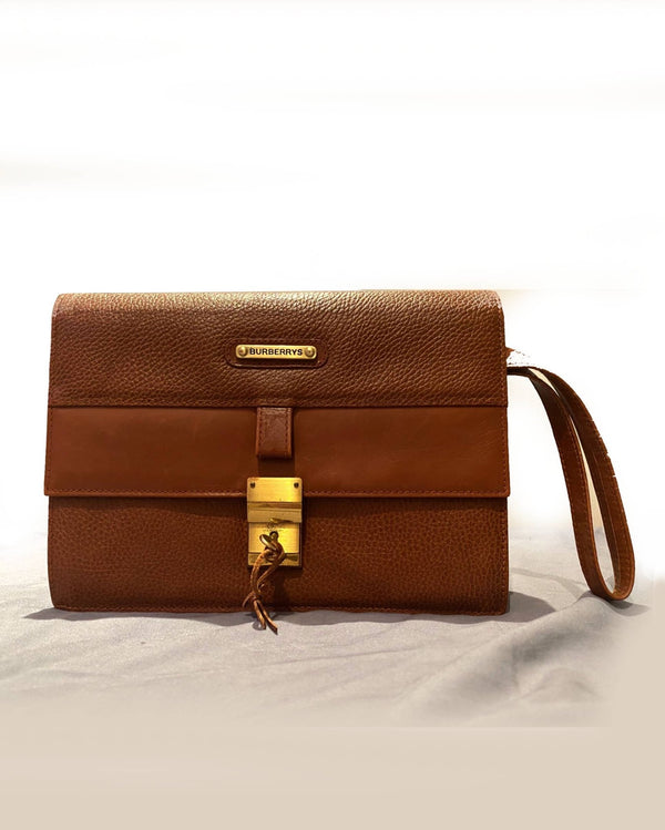 1980s BURBERRYS BROWN LEATHER WRISTLET ENVELOPE CLUTCH BAG - STYLE-CHNGR