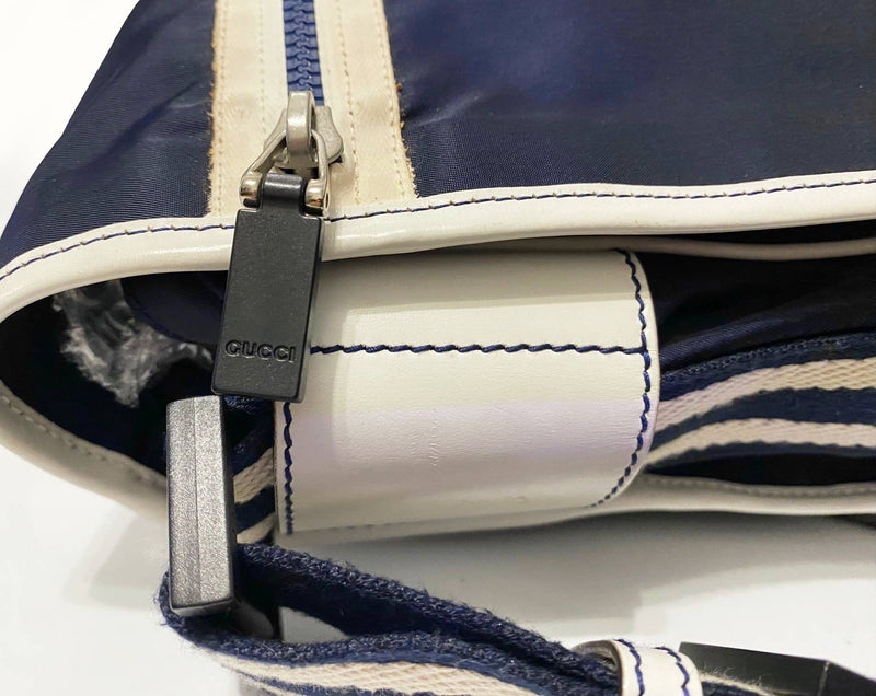 2000s Gucci Navy Canvas Crossbody messenger travel bag - STYLE-CHNGR